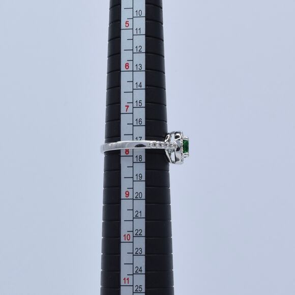 NWOT Fragrant Jewels Emerald Green Round Cut Halo Ring Size 7.75 US - Picture 5 of 5